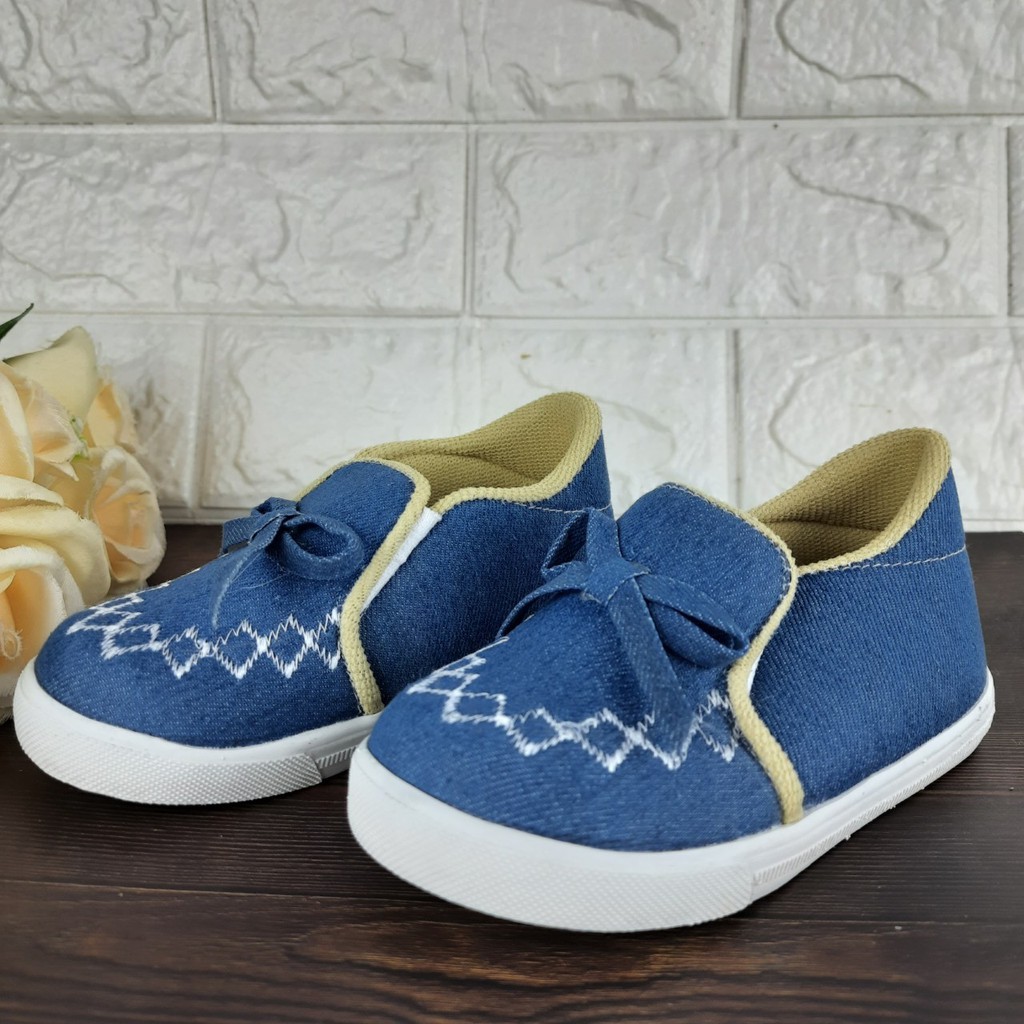 Garden Shoes) Cheap TRENDY Shoes Children Women DENIM Funny Age 1 2 3 Years  FAX18 | Shopee Singapore