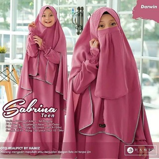 Pink niqab teen