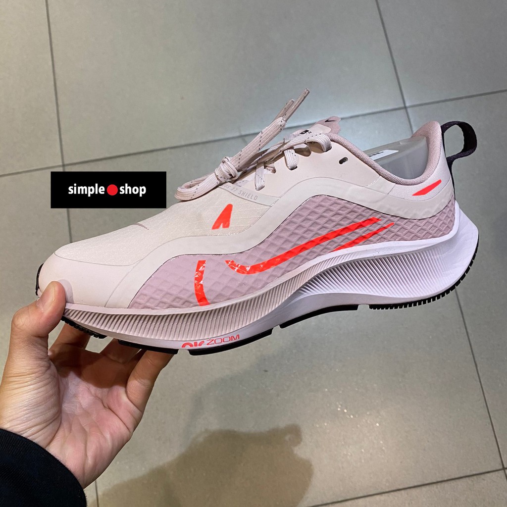 simple tennis shoes