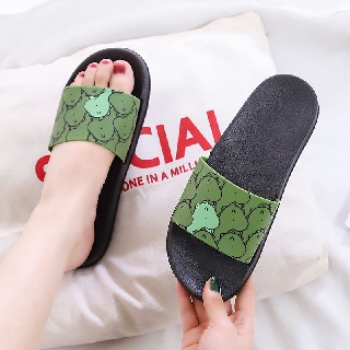 Selipar selipar dan sandal wanita musim panas memakai Selipar selipar dan sandal wanita musim panas memakai