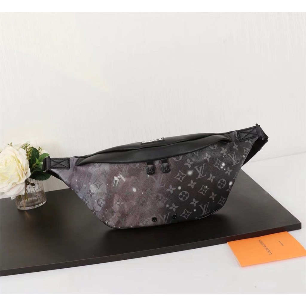Matching pattern LV Louis Vuitton belt bag Black flower chest bag LV presbyopia side backpack ...
