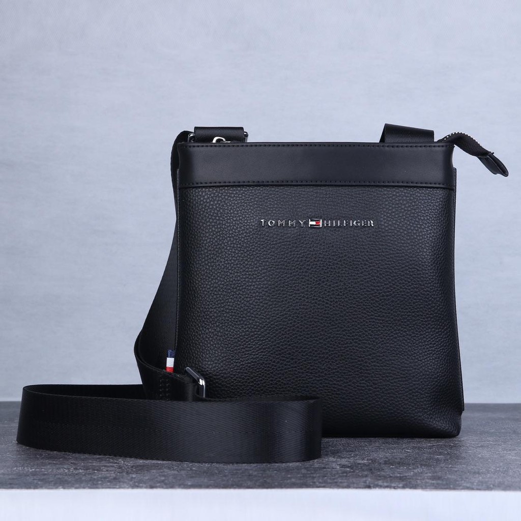 tommy hilfiger shoulder bag