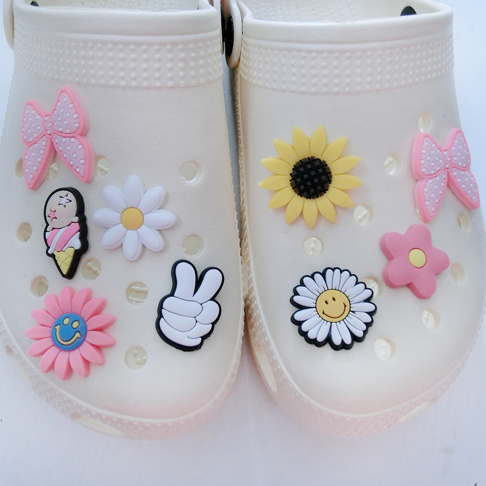 Image of Crocs Jibbitz Flower shoe buckle Hole shoe shoe buckle shoe flower Garden shoe shoe flower Shoe accessories decoration DIY #1