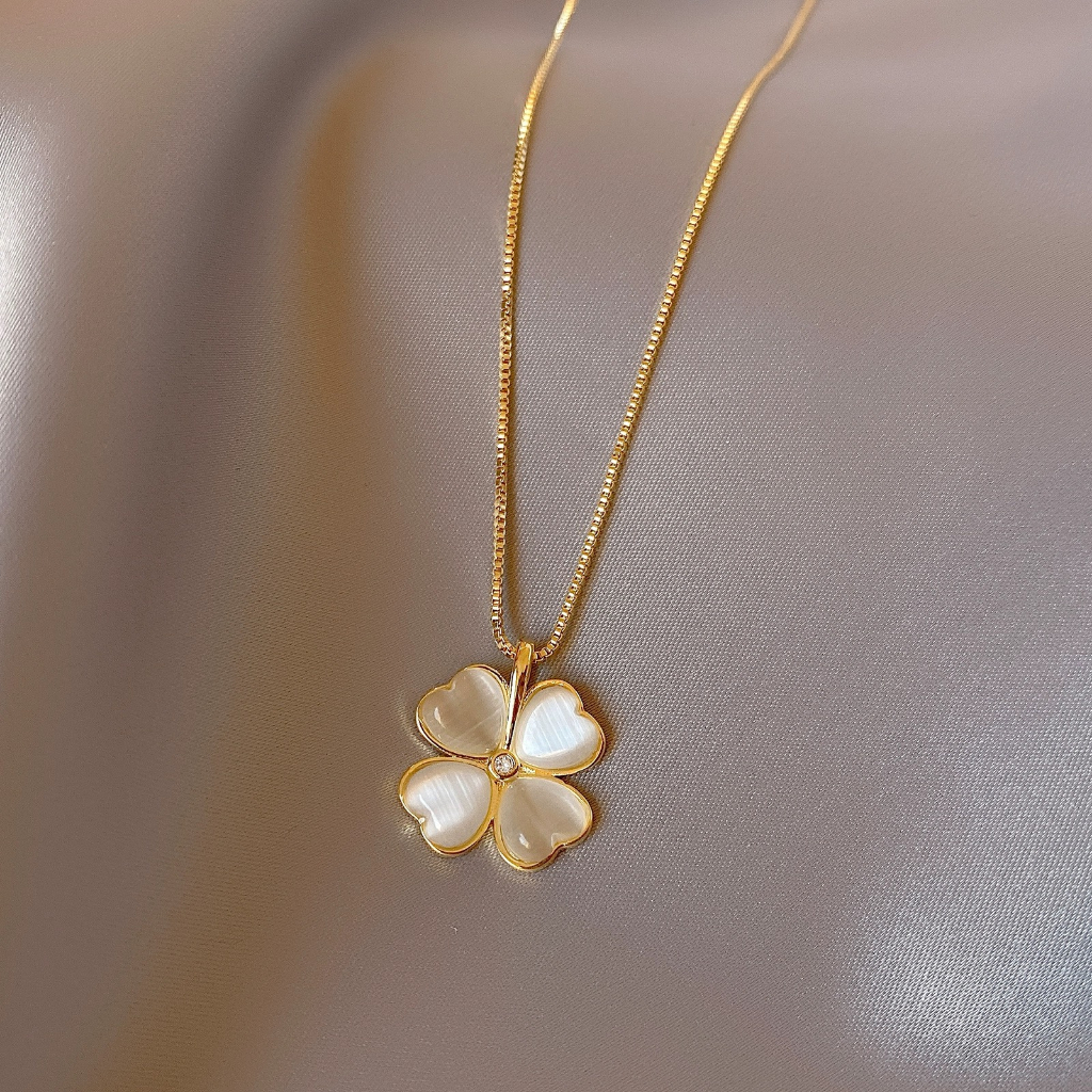 Stok sa Lokal✨Opal Four-Leaf Clover Necklace Female Summer Light Luxury Niche Design High-End Clavic