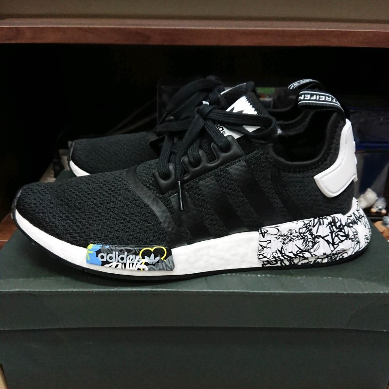 nmd r1 black graffiti