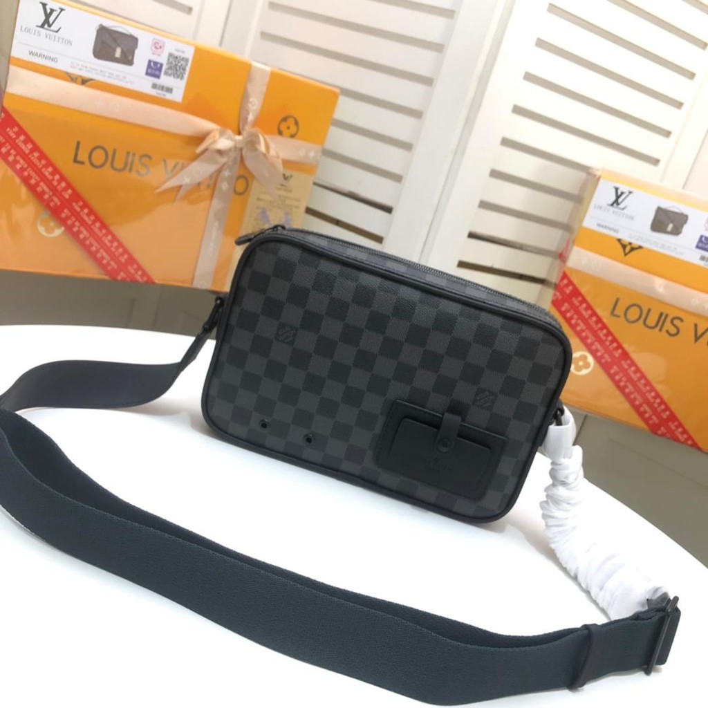 louis vuitton small shoulder bag mens