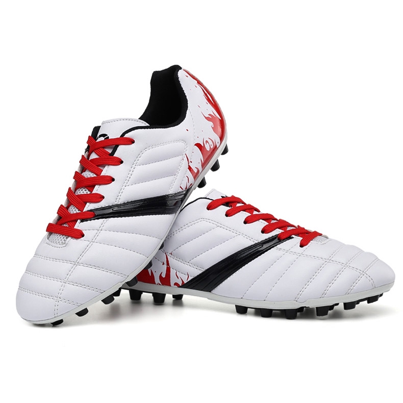 soccer shoes with spikes