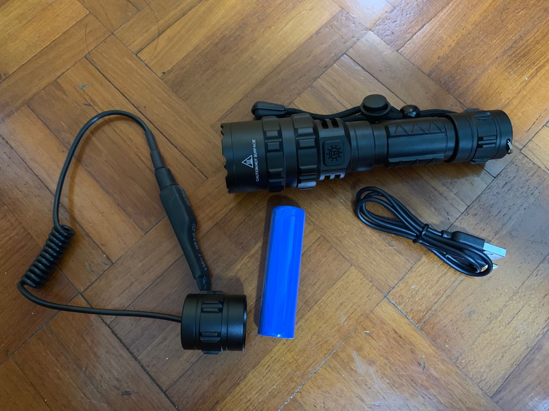 Waterproof Rechargeable LED Tactical Flashlight - 6500 Lumens photo review