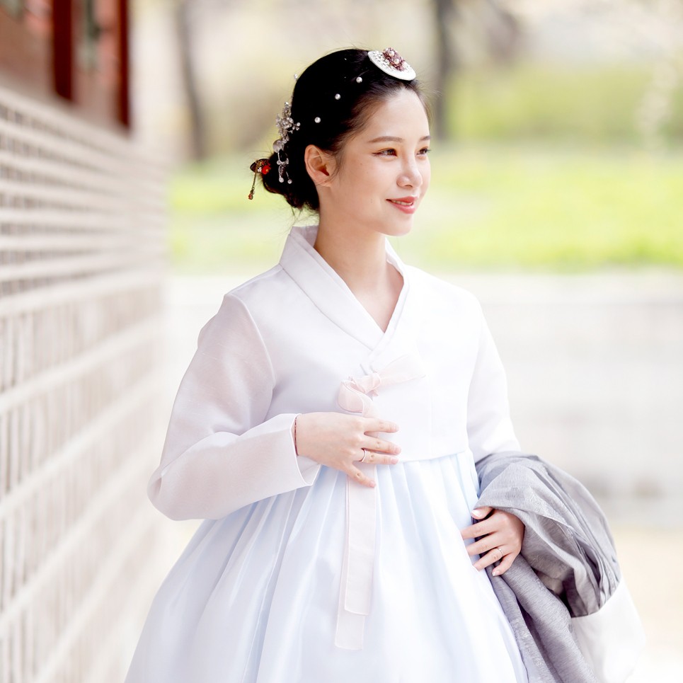 white hanbok