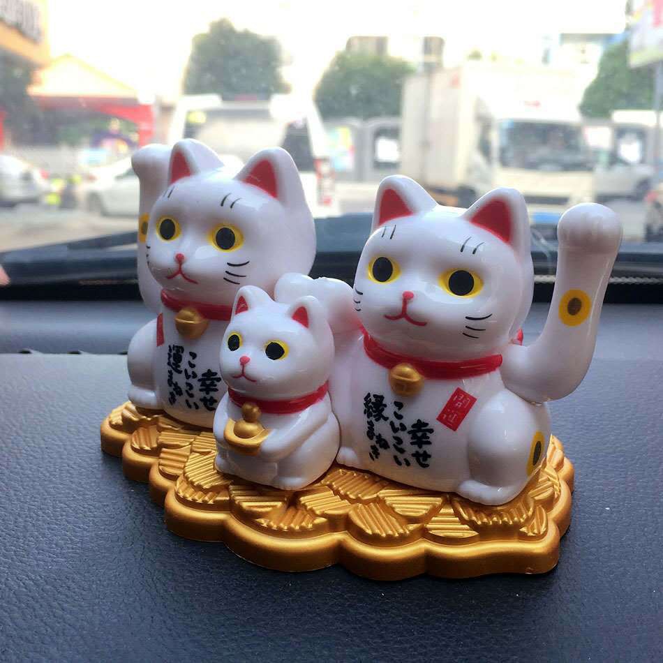 lucky cat car