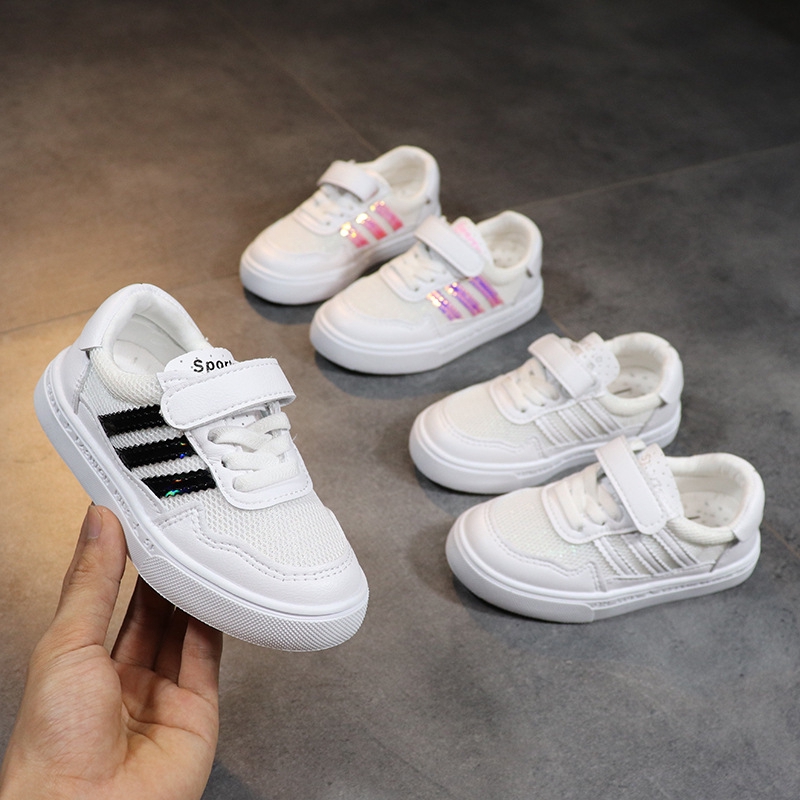 kids white sports shoes