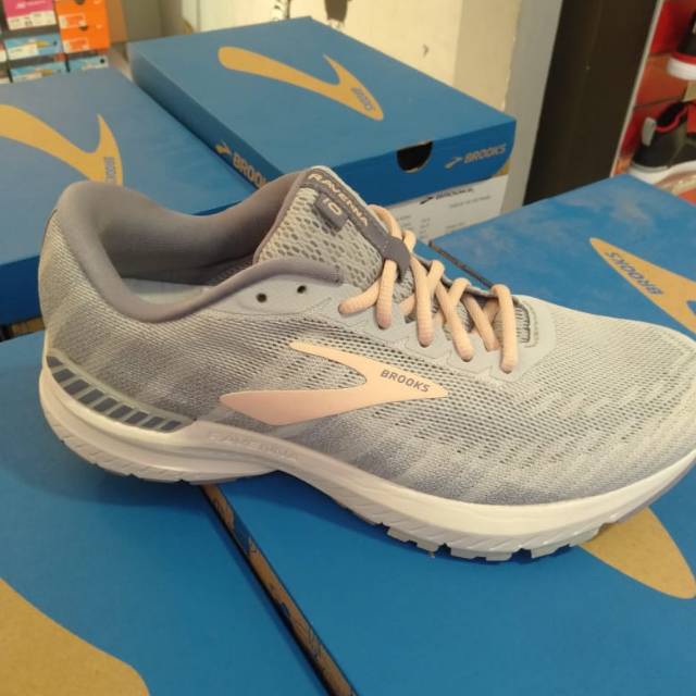 womens brooks ravenna 10