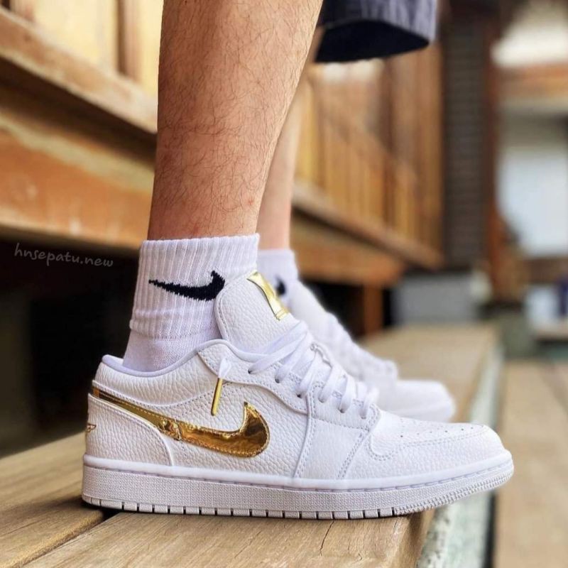 nike air jordan 1 low white metallic gold