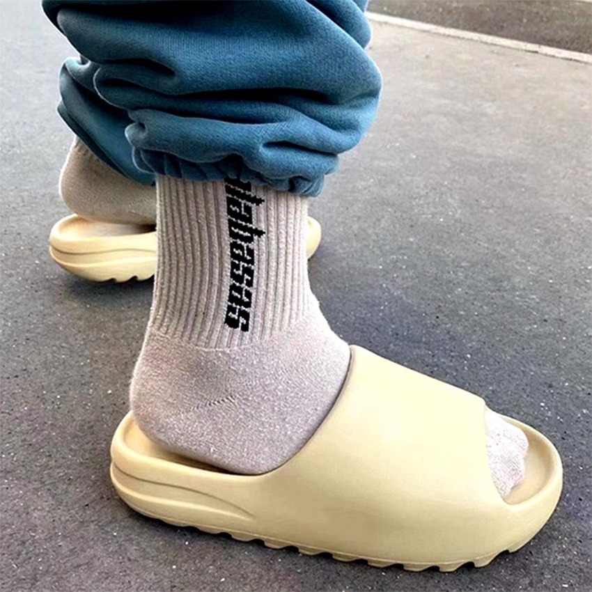 boys yeezy slides