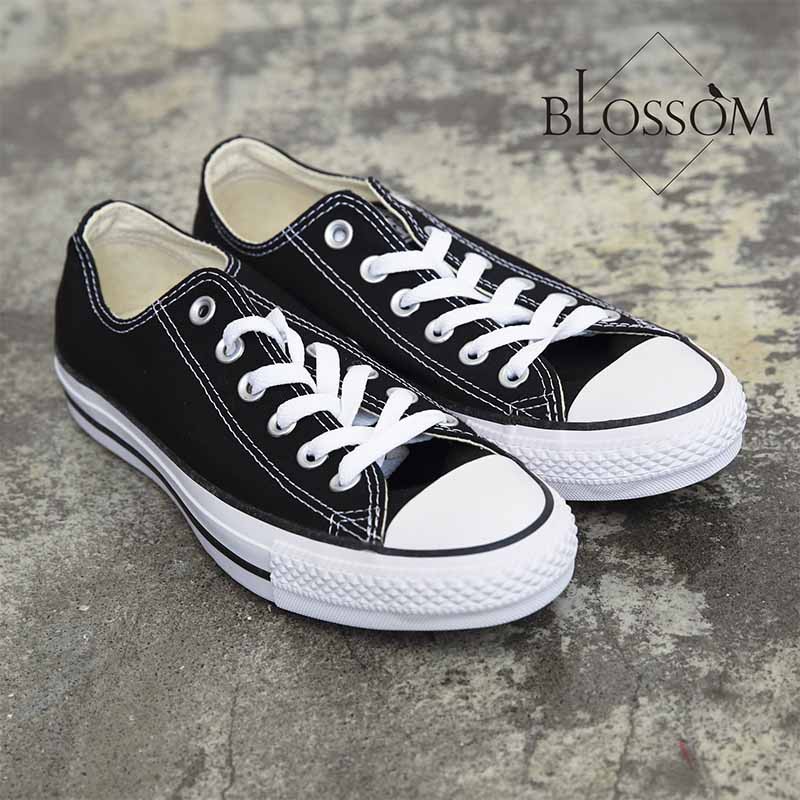 converse lightweight canvas shoes