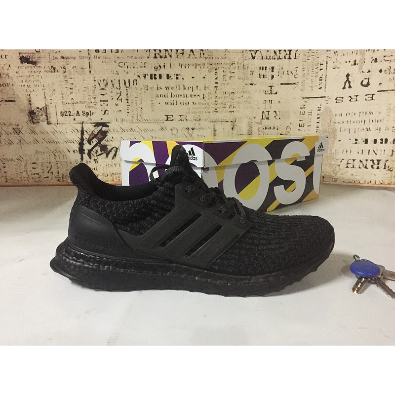 all black adidas running shoes