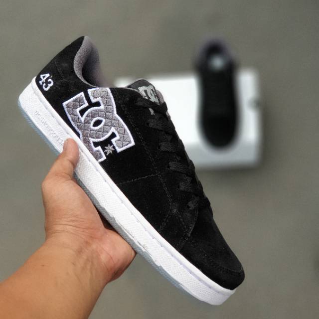 Dcshoecousa Shoes Type 43 Men's Sneakers Made in Vietnam - DC Shoes |  Shopee Singapore