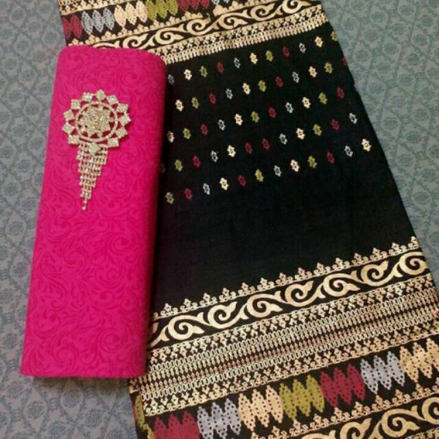 BATIK FABRIC MOTIVE PRADA, BATAK AND EMBOS SONGKET / BATIK ...