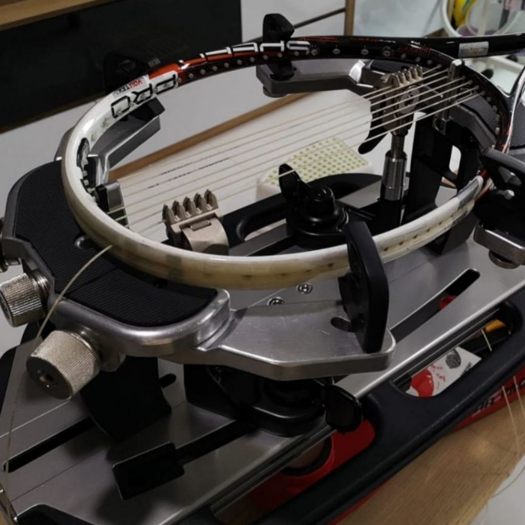 racket stringing service