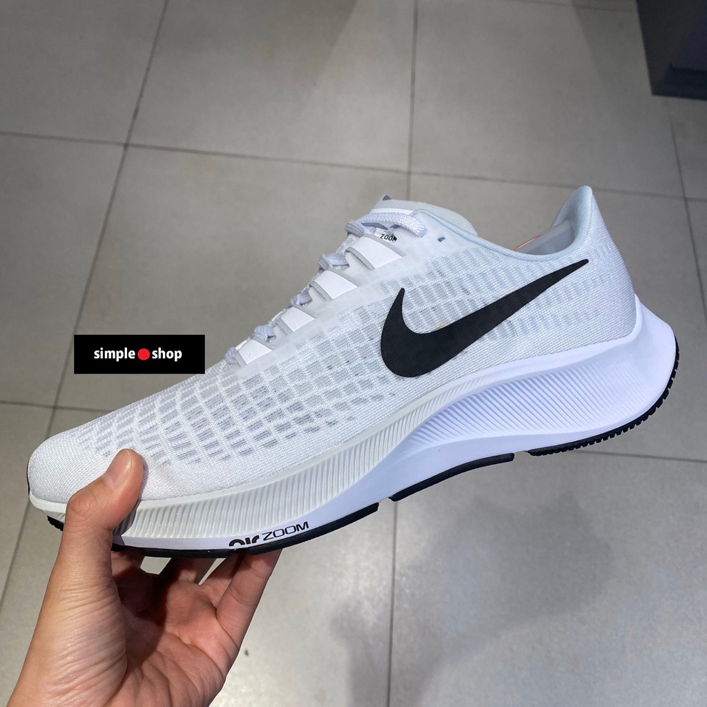 nike air zoom sports shoes