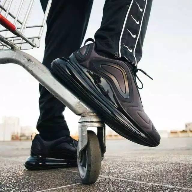air max 720 triple black