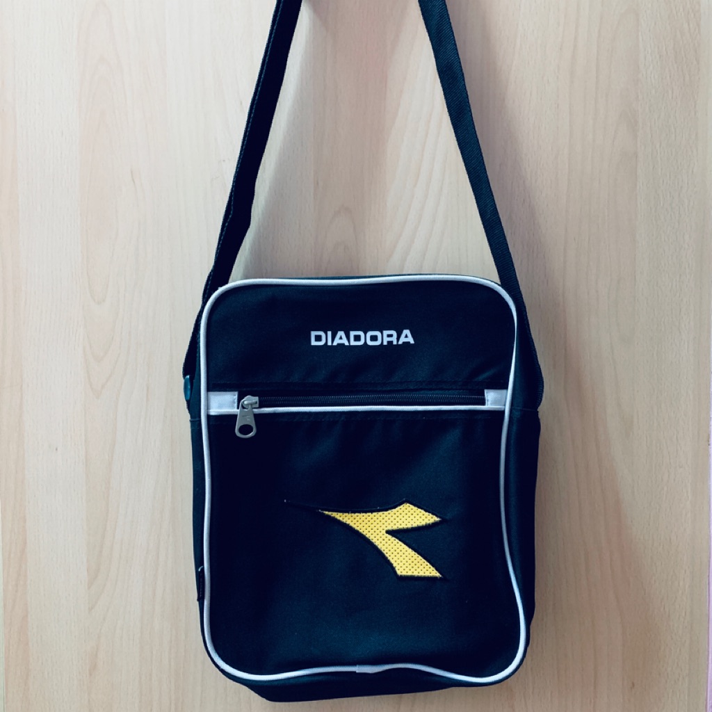 diadora sling bag