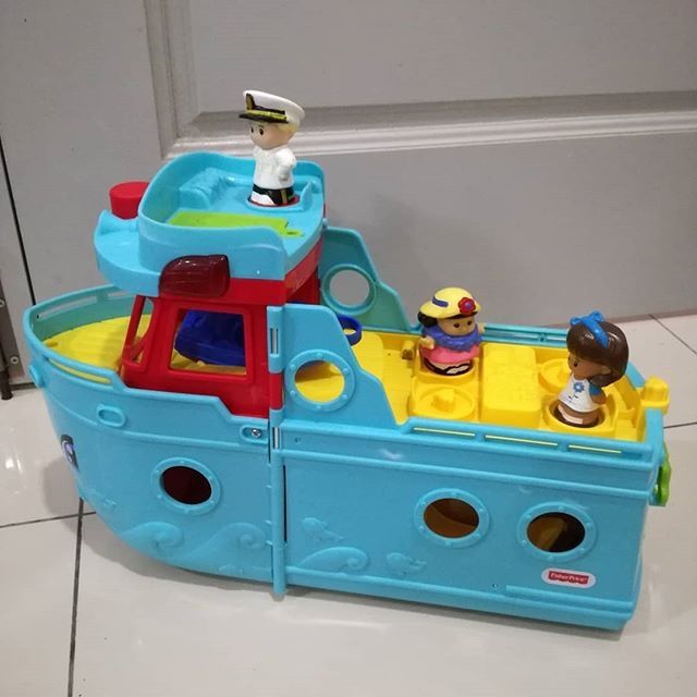 little people travel together ship