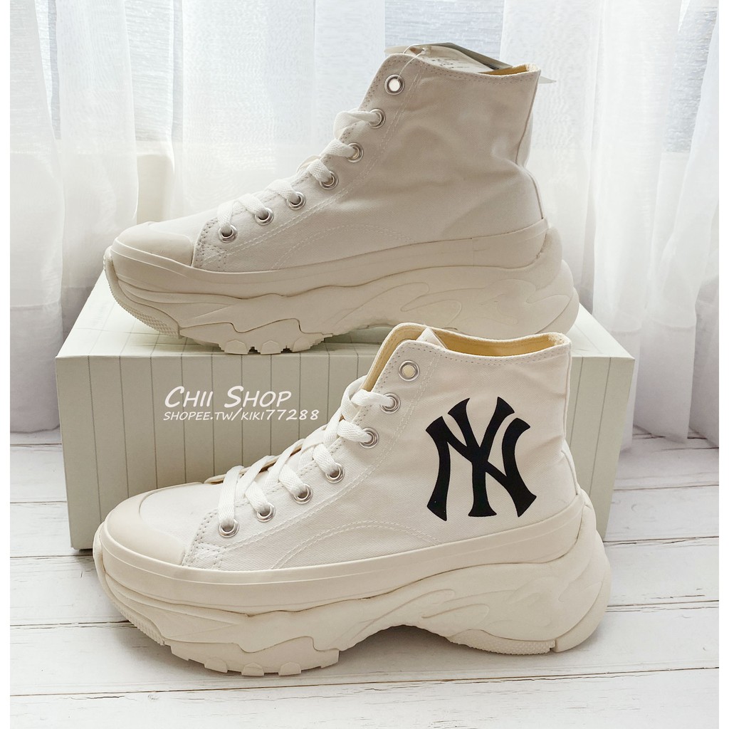 womens size 12 white canvas shoes