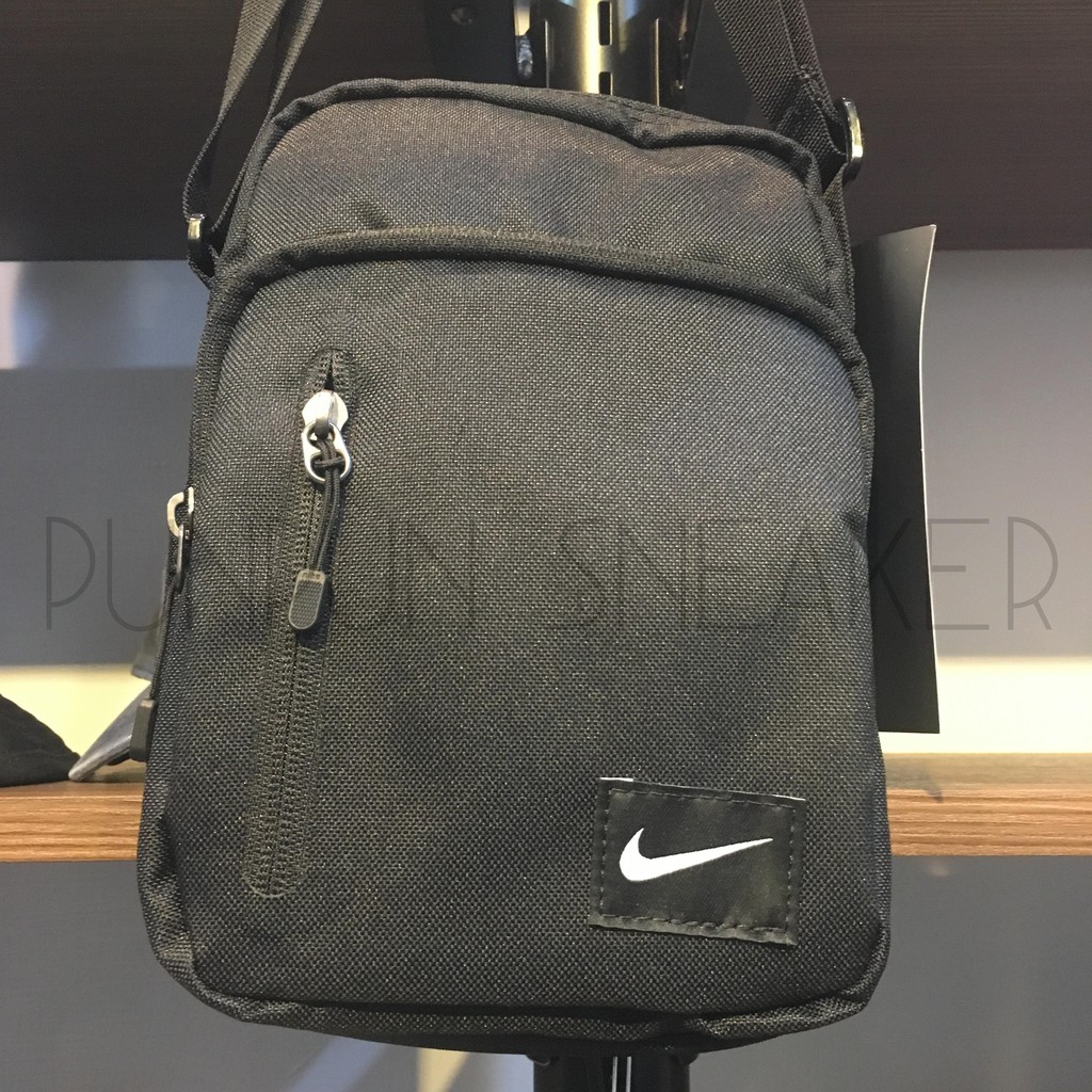 A gran escala romano falta de aliento Nike Core Small Items 3.0 Black Zipper Pu Leather Waist Bag | Shopee  Singapore