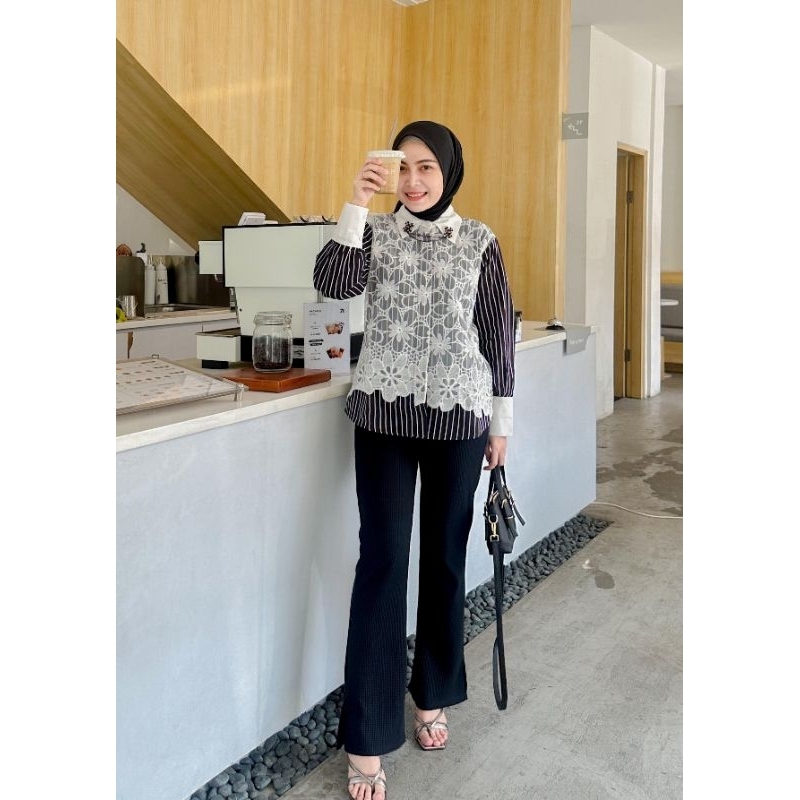 Clea top garis softorganza bordir.