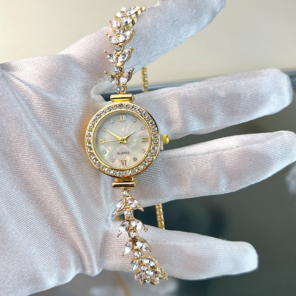Women's Watch New Fashion Fine Band Diamond Round Women's Watch Free Adjustment Bracelet Watch