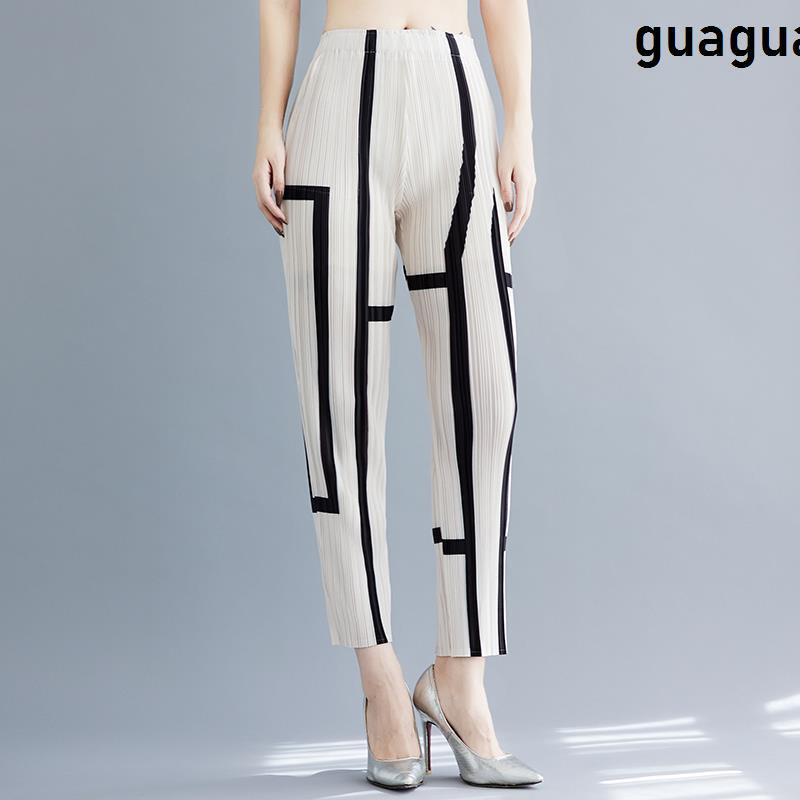 Image of Women's Electric Pleated Printed Casual Pants #1