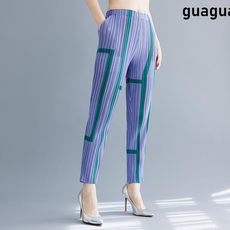 Image of Women's Electric Pleated Printed Casual Pants #0