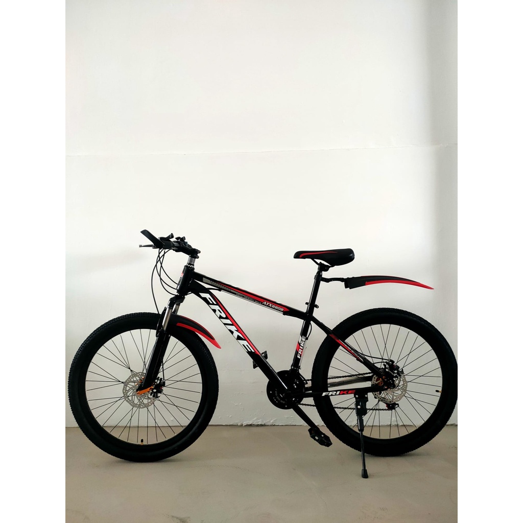 26-inches mountain bike with 21 gears. Spoked wheels, pneumatic tires