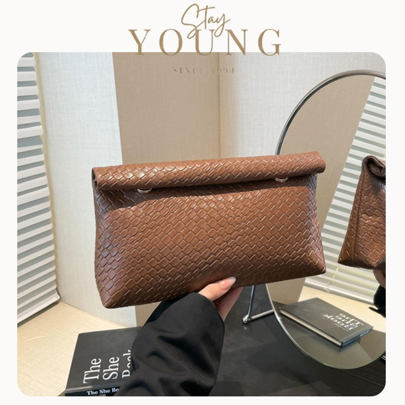 StayYoung Solid color casual carry-on clutch bag, simple rolled edge change envelope bag fashion