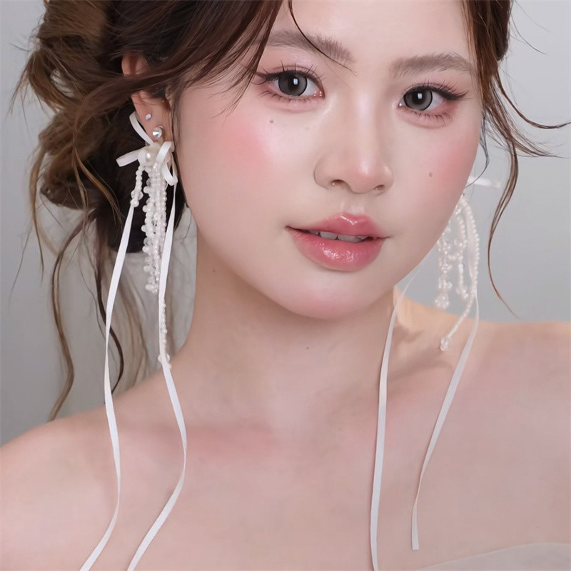 Đôi khuyên tai cô dâu phong cách Hàn Quốc, thiết kế tua rua nơ siêu đẹp màu trắng