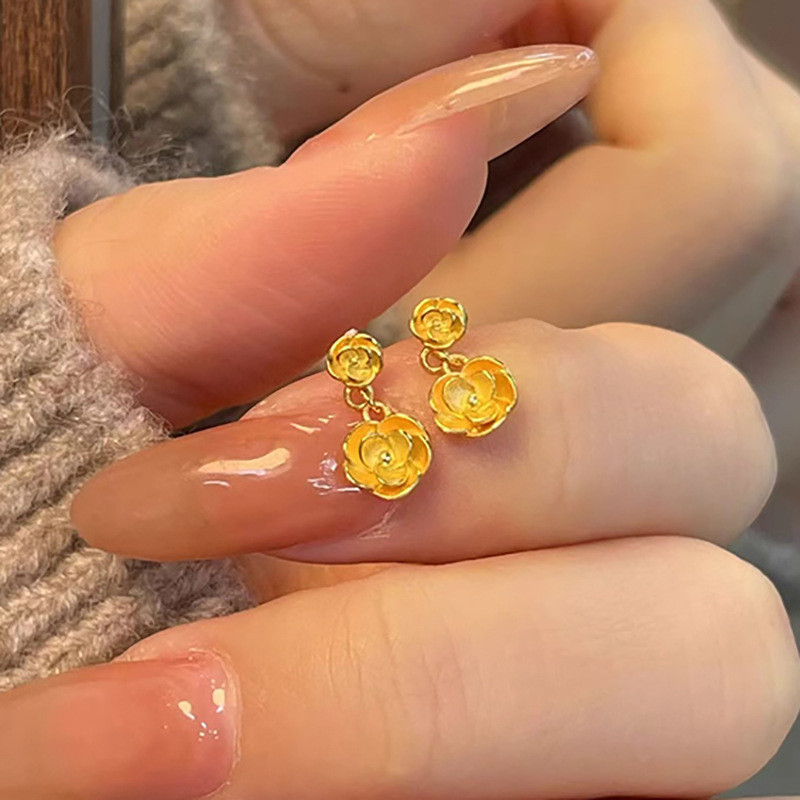 Bộ bông tai hoa hồng nhẹ sang trọng, tinh tế và cao cấp, phù hợp cho các hoạt động hàng ngày