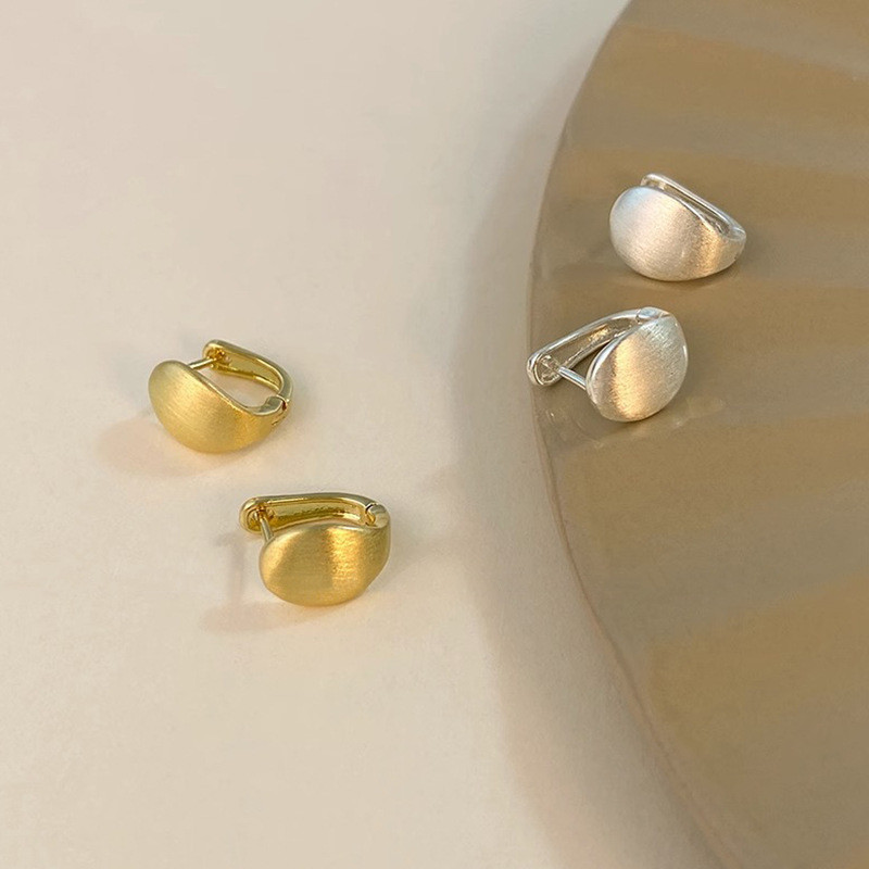 Đơn Giản Mờ Nửa Vòng Tai Nữ Retro Mờ Kim Loại Chải Sang Trọng Bông Tai Đa Năng