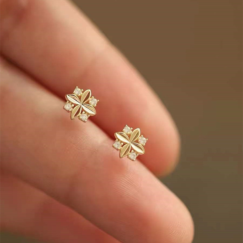 Bông tai nữ phong cách bốn lá cỏ ba lá với đá zircon cao cấp, thiết kế sang trọng và tinh tế