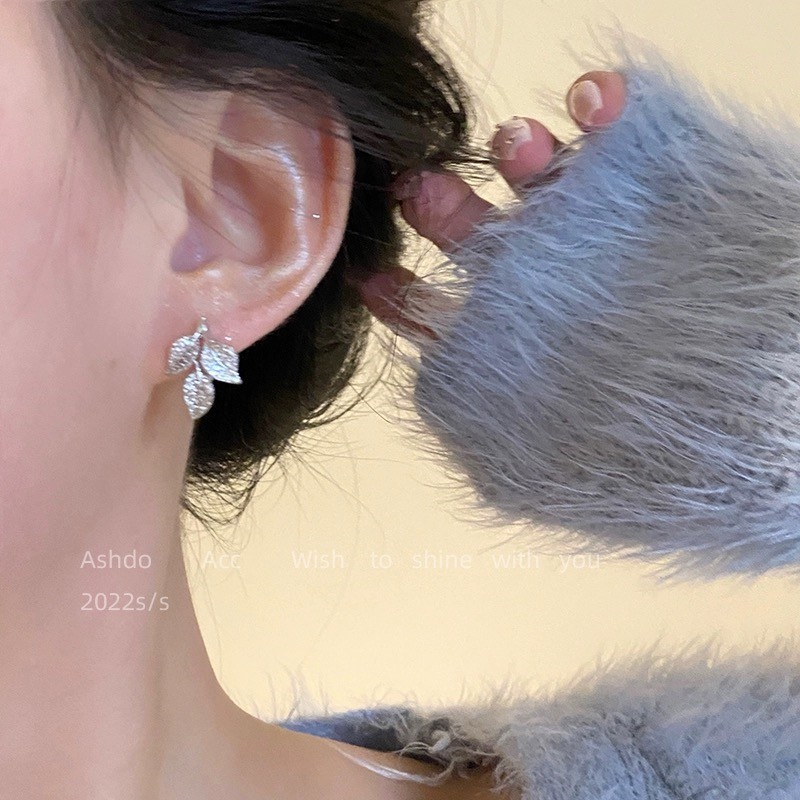 Bông tai lá bảo quản màu mạ vàng thật Nhật Bản Ánh sáng Hàn Quốc sang trọng S925 Bạc Kim Zircon dát siêu nhỏ