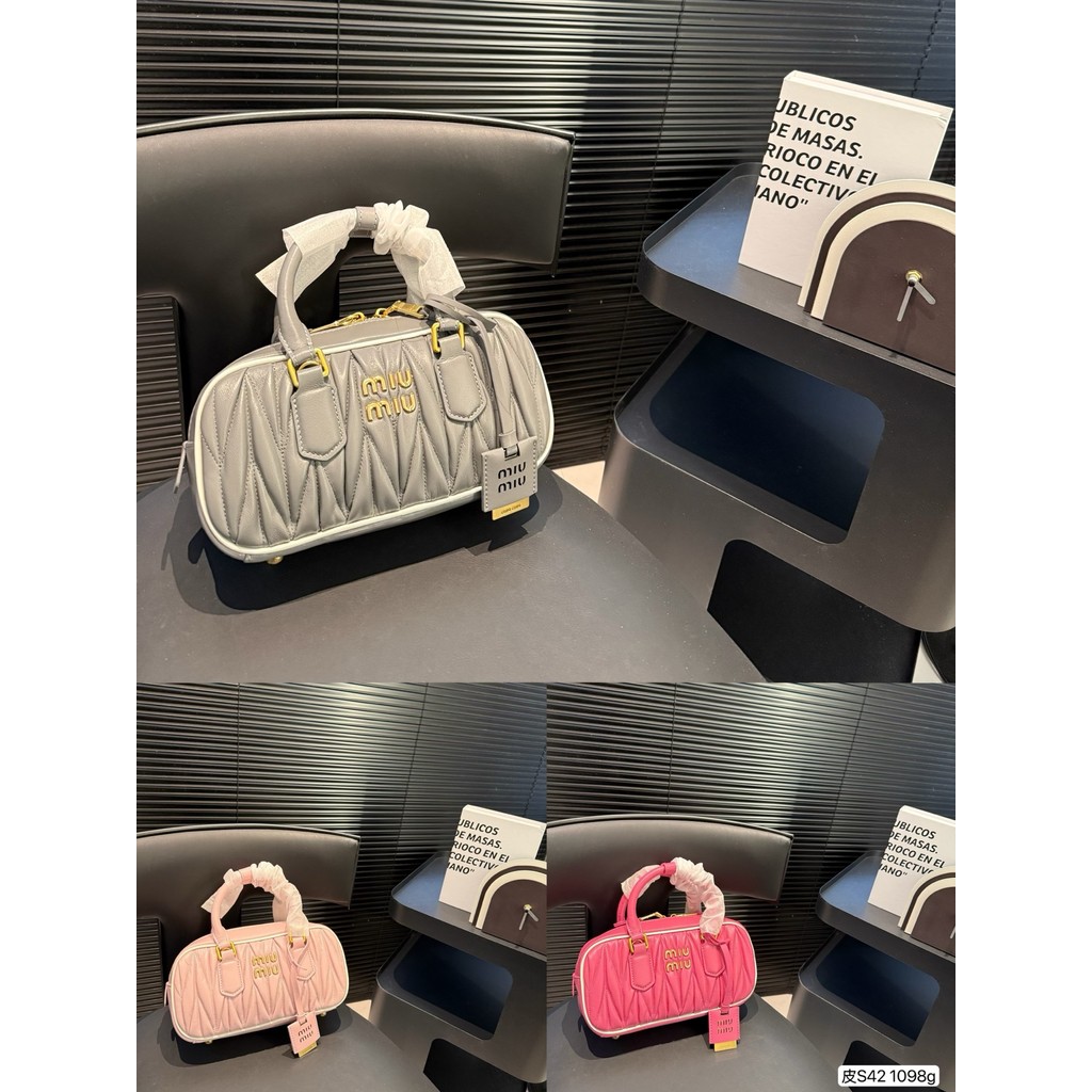 レモンさま専用　新品未使用✩miumiu チャーム　ブラック Y2K生まれの新スタンダード、ミュウミュウのマテラッセ