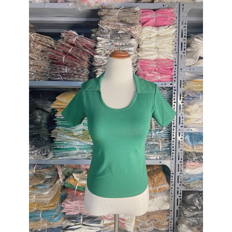 Áo thun cổ bẻ khoét trước bo dáng mới