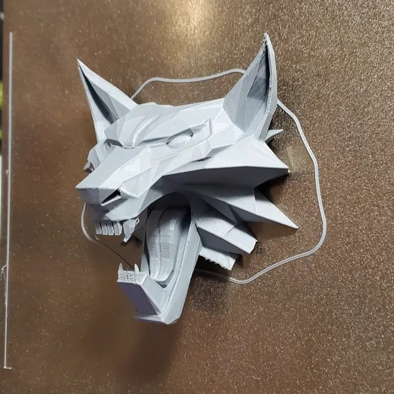 Móc treo quần áo dán tường hình Witcher (trắng)