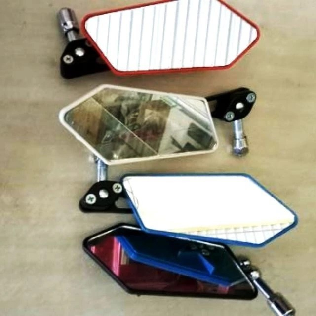 Gương chiếu hậu xe máy 5 cạnh loại rẻ (1 chiếc, bên trái)