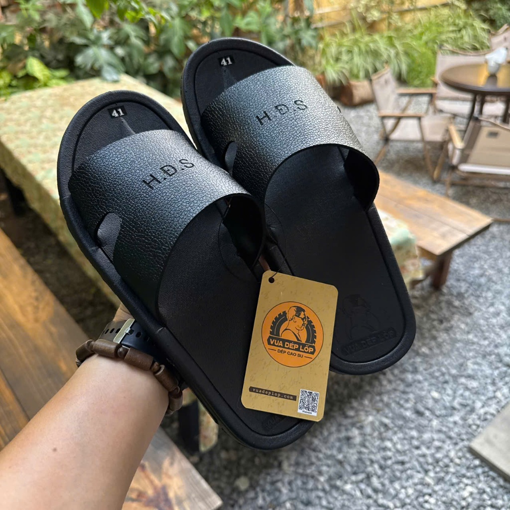 Khắc chữ quai dép theo yêu cầu của khách hàng