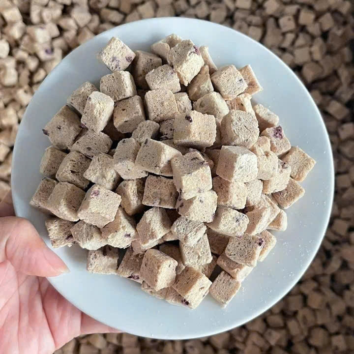 Gà Viên Mix Nam Việt Quất Sấy Đông Khô Cho Mèo, Chó Hỗ Trợ Đường Ruột, Cung Cấp Chất Xơ