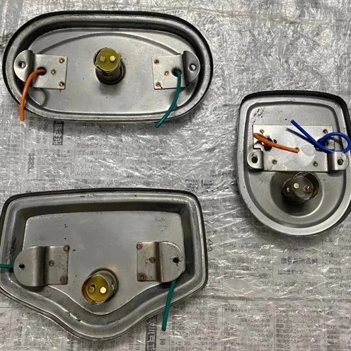 Đế đèn hậu + nắp đèn hậu xe cub 67_78_81 các đời bằng inox