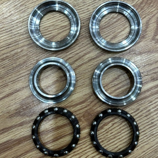 chén cổ, bát phốt cho xe cub các đời. chất liệu bền, chịu lực tốt. Bộ sản phẩm kèm theo bi đầy đủ...