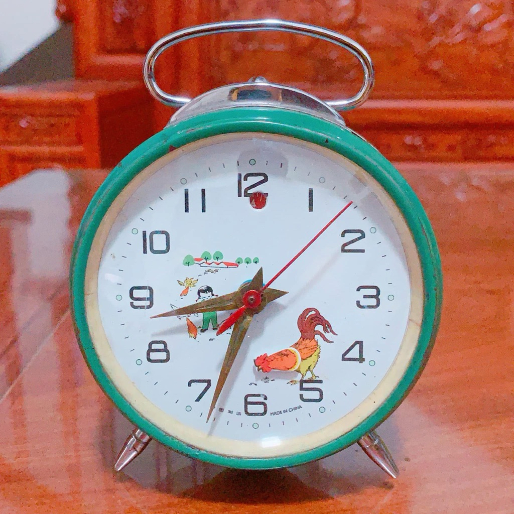 Đồng hồ báo thức con gà cổ xưa sưu tầm