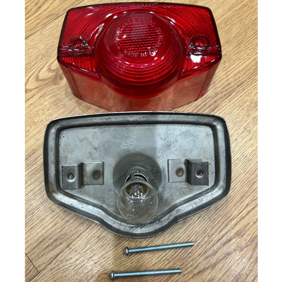 BỘ ĐÈN HẬU XE CUB 81_70_ĐẾ ĐÈN SẮT MẠ_NẮP HẬU LOẠI DẦY